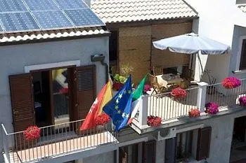 Bed & Breakfast Cabrera House 3*